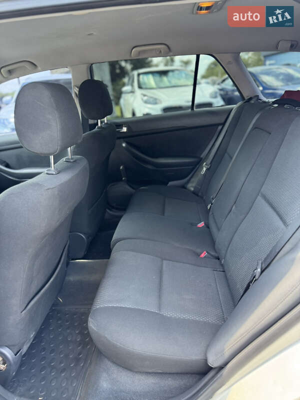 Універсал Toyota Avensis 2003 в Дніпрі