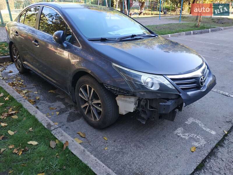 Седан Toyota Avensis 2012 в Кривом Роге