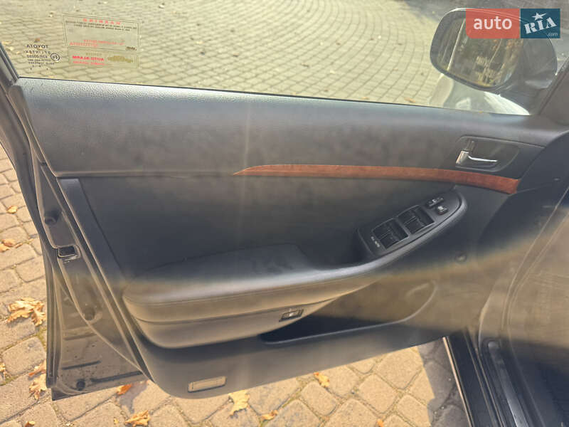 Седан Toyota Avensis 2008 в Ивано-Франковске