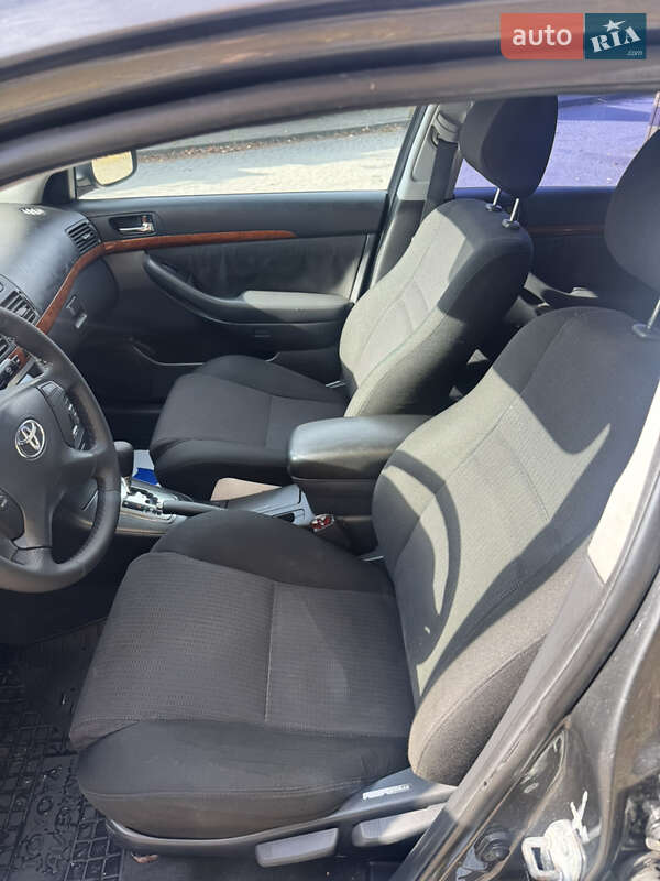 Седан Toyota Avensis 2008 в Ивано-Франковске