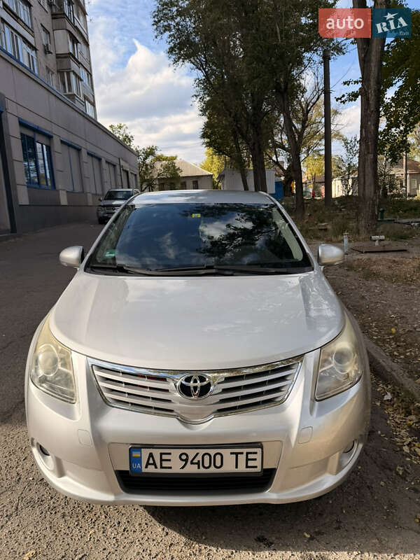 Седан Toyota Avensis 2008 в Днепре