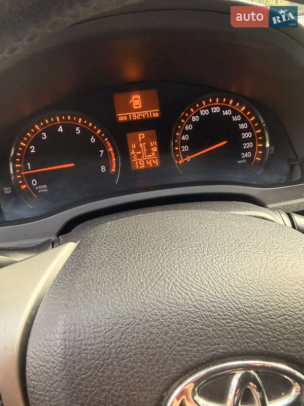 Седан Toyota Avensis 2008 в Днепре
