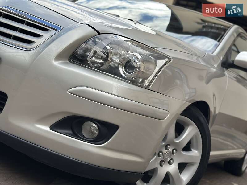 Седан Toyota Avensis 2007 в Дрогобичі