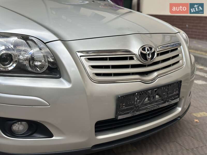 Седан Toyota Avensis 2007 в Дрогобичі