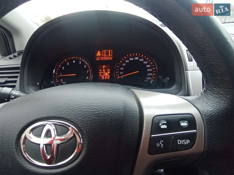 Седан Toyota Avensis 2011 в Харькове