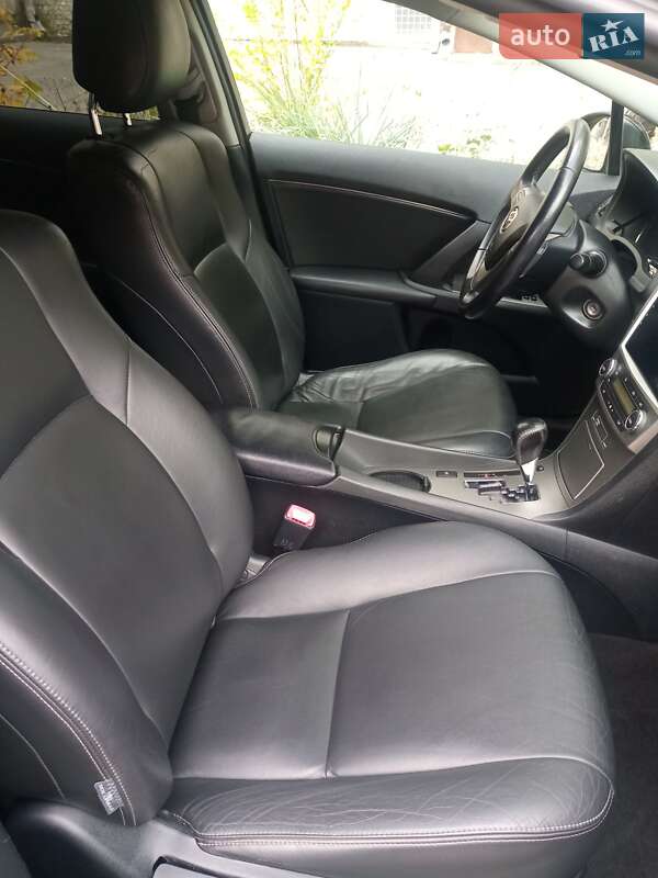 Седан Toyota Avensis 2011 в Харькове