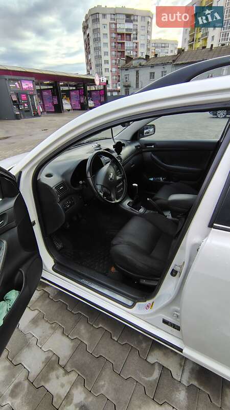 Універсал Toyota Avensis 2003 в Львові