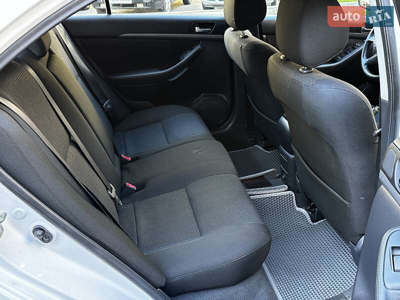 Лифтбек Toyota Avensis 2008 в Виннице фото 13 Лифтбек Toyota Avensis 2008 в Виннице