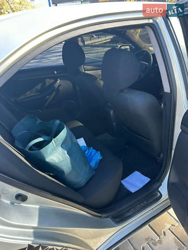 Седан Toyota Avensis 2003 в Кривом Роге фото 9 Седан Toyota Avensis 2003 в Кривом Роге