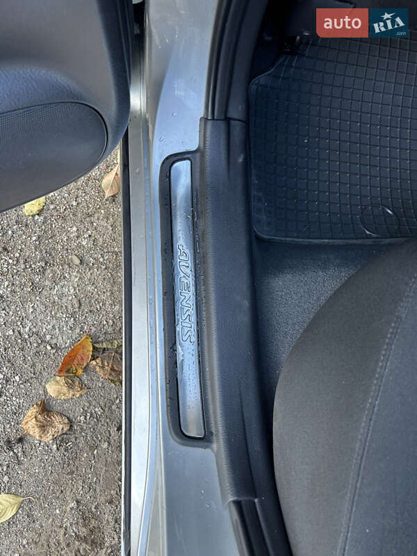 Седан Toyota Avensis 2008 в Сокирянах