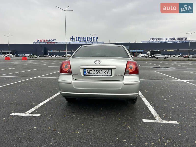 Седан Toyota Avensis 2006 в Днепре
