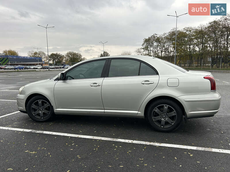 Седан Toyota Avensis 2006 в Днепре