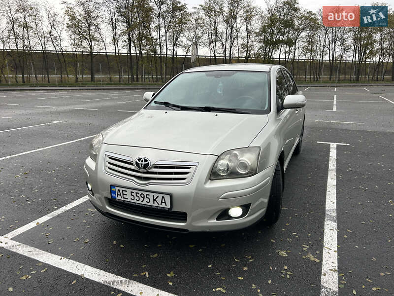 Седан Toyota Avensis 2006 в Днепре