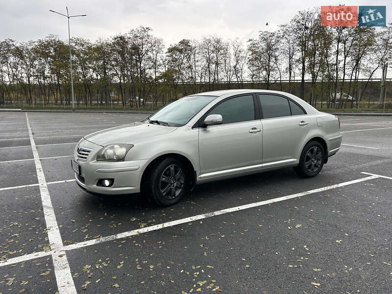 Седан Toyota Avensis 2006 в Днепре