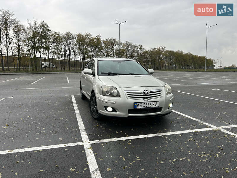 Седан Toyota Avensis 2006 в Днепре