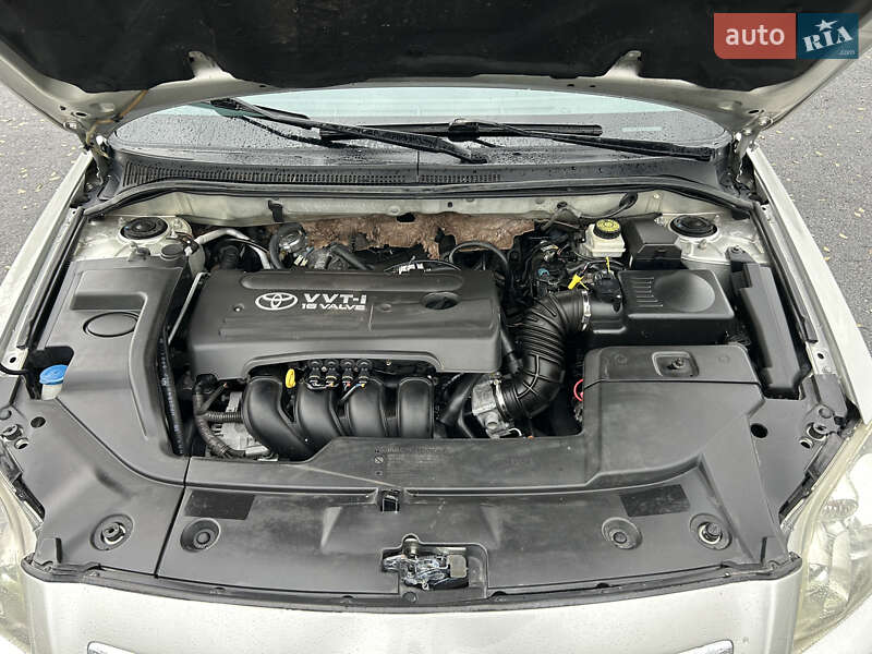 Седан Toyota Avensis 2006 в Днепре