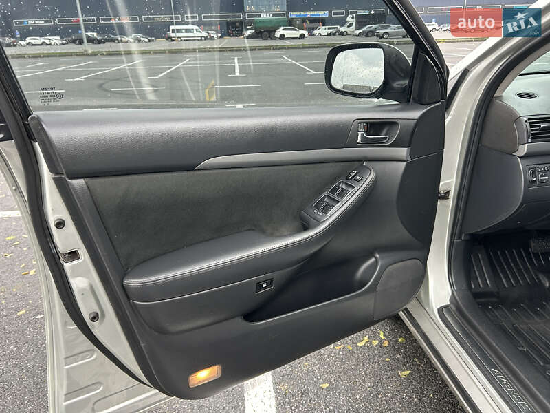 Седан Toyota Avensis 2006 в Днепре