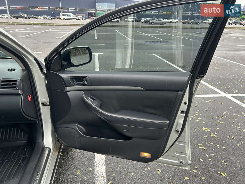 Седан Toyota Avensis 2006 в Днепре