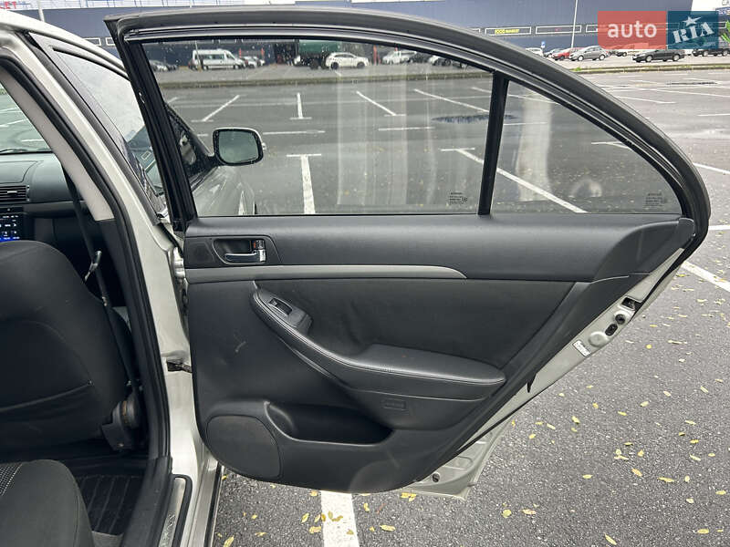 Седан Toyota Avensis 2006 в Днепре