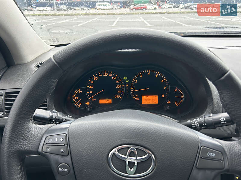 Седан Toyota Avensis 2006 в Днепре