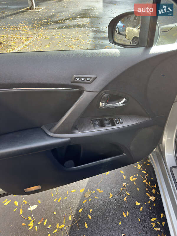 Седан Toyota Avensis 2008 в Одессе