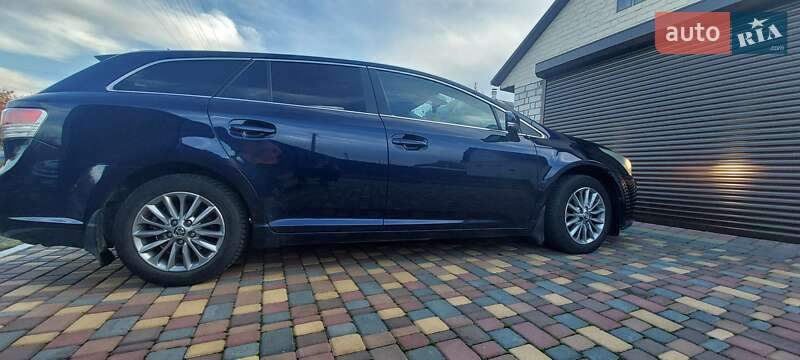 Универсал Toyota Avensis 2010 в Черкассах