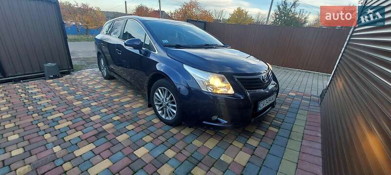 Универсал Toyota Avensis 2010 в Черкассах