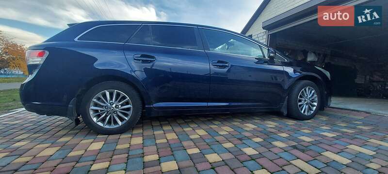 Универсал Toyota Avensis 2010 в Черкассах