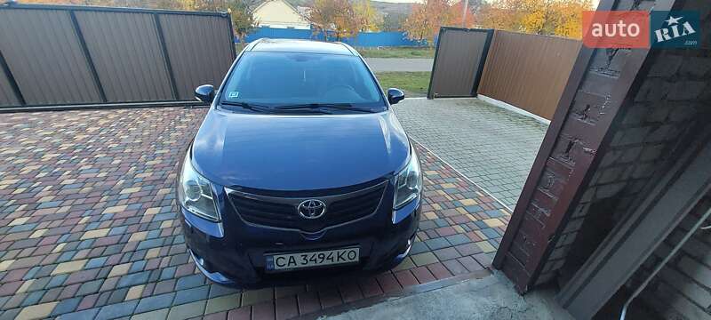 Универсал Toyota Avensis 2010 в Черкассах
