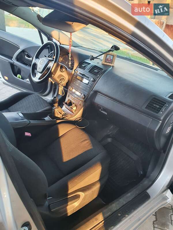 Універсал Toyota Avensis 2009 в Чернівцях