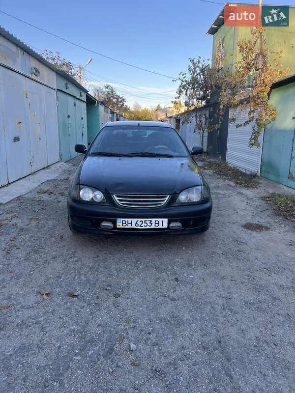 Toyota Avensis 1998