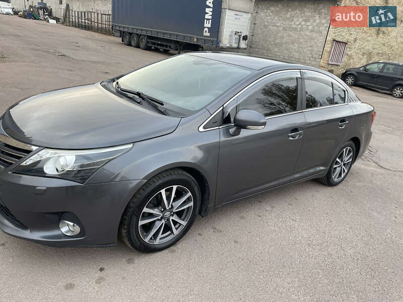 Седан Toyota Avensis 2012 в Києві