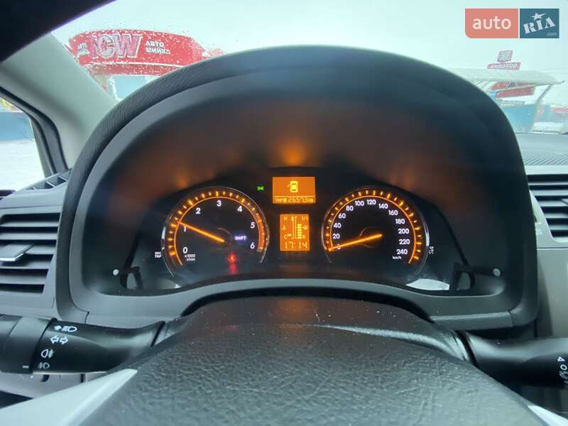 Седан Toyota Avensis 2010 в Костополе