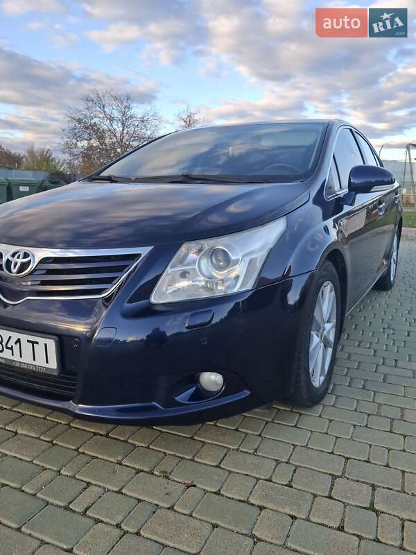 Седан Toyota Avensis 2010 в Одесі