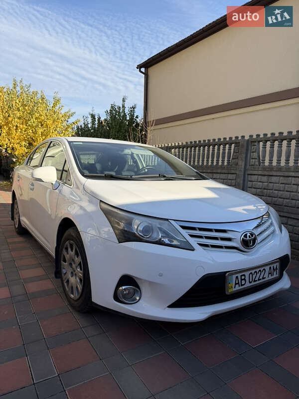Седан Toyota Avensis 2012 в Виннице