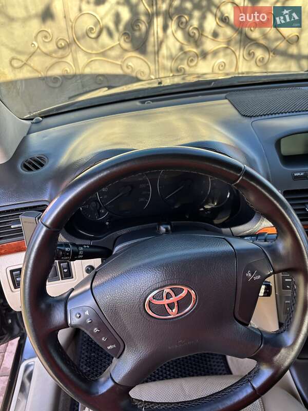 Седан Toyota Avensis 2004 в Березовке фото 23 Седан Toyota Avensis 2004 в Березовке