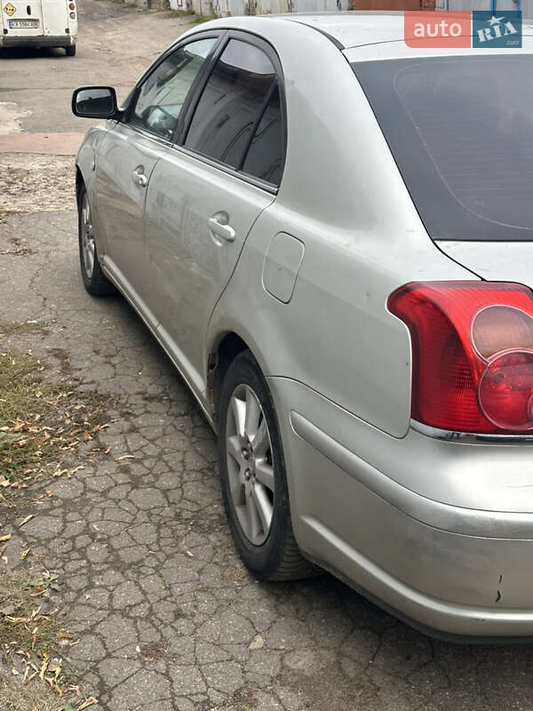 Седан Toyota Avensis 2004 в Киеве