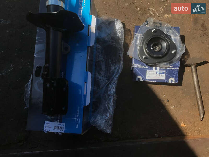 Седан Toyota Avensis 2004 в Киеве