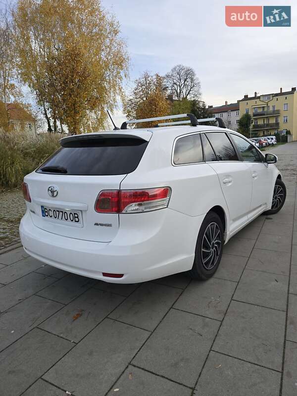 Универсал Toyota Avensis 2011 в Львове
