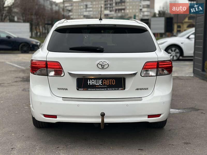 Универсал Toyota Avensis 2013 в Шептицькому