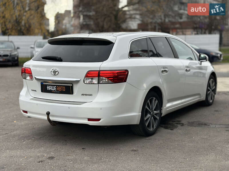Универсал Toyota Avensis 2013 в Шептицькому