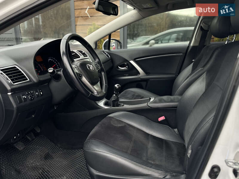 Универсал Toyota Avensis 2013 в Шептицькому