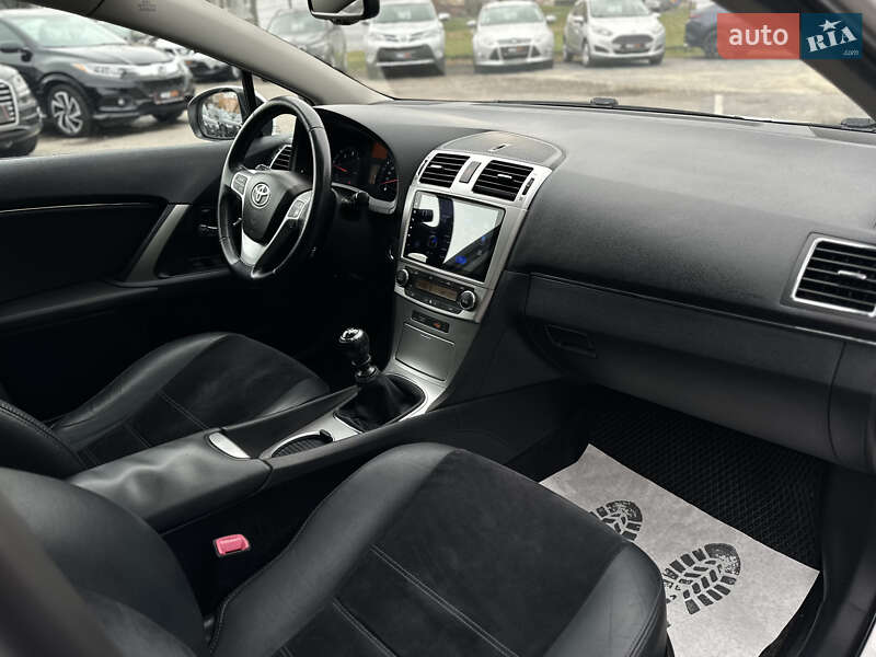 Универсал Toyota Avensis 2013 в Шептицькому