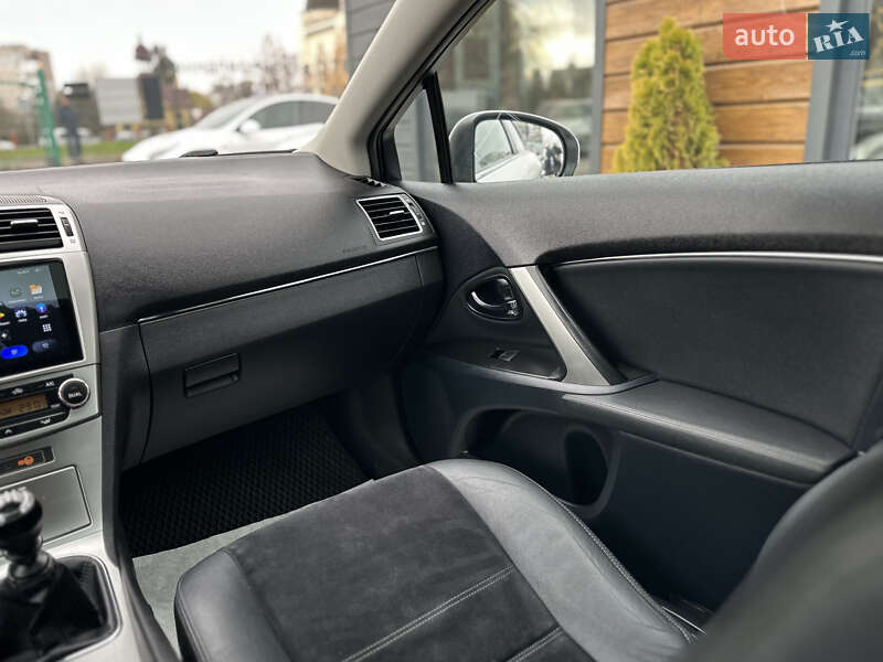 Универсал Toyota Avensis 2013 в Шептицькому