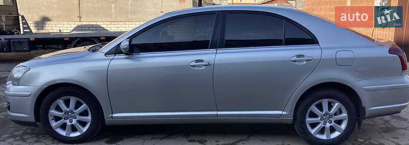 Лифтбек Toyota Avensis 2006 в Ровно