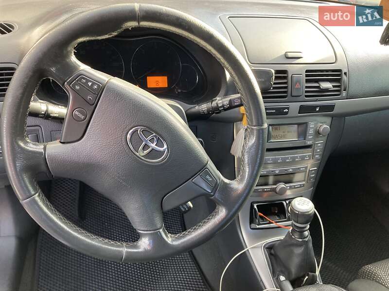 Лифтбек Toyota Avensis 2006 в Ровно