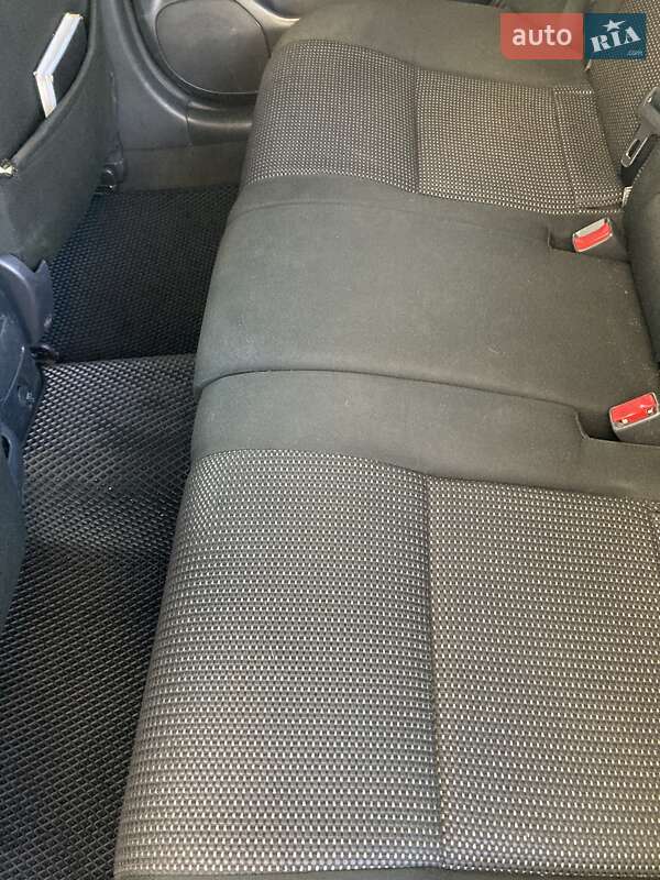 Лифтбек Toyota Avensis 2006 в Ровно