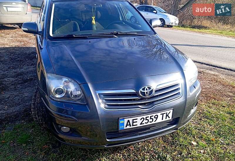 Универсал Toyota Avensis 2006 в Краснограде
