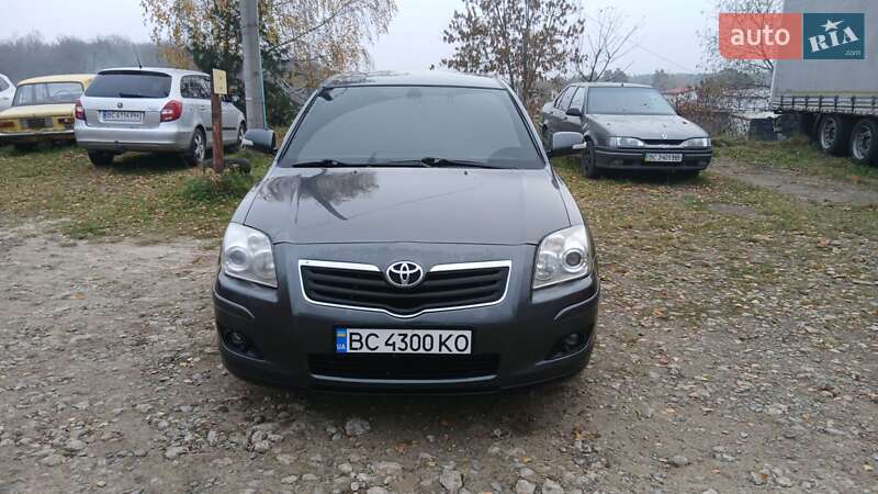 Седан Toyota Avensis 2007 в Новояворовске