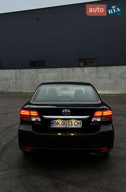 Седан Toyota Avensis 2012 в Києві
